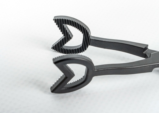 Disposable sterile tongue holder for children