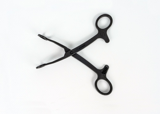 Disposable sterile tongue holder for adults