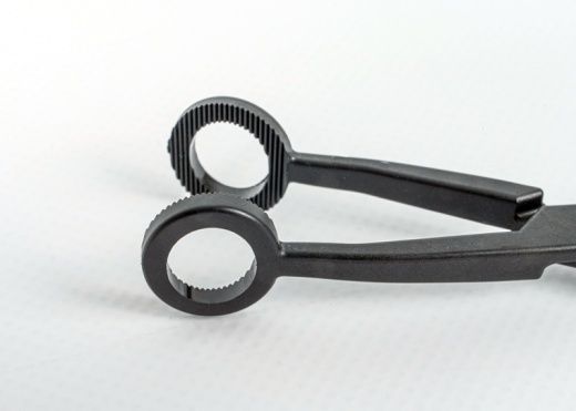 Disposable sterile tongue holder for adults